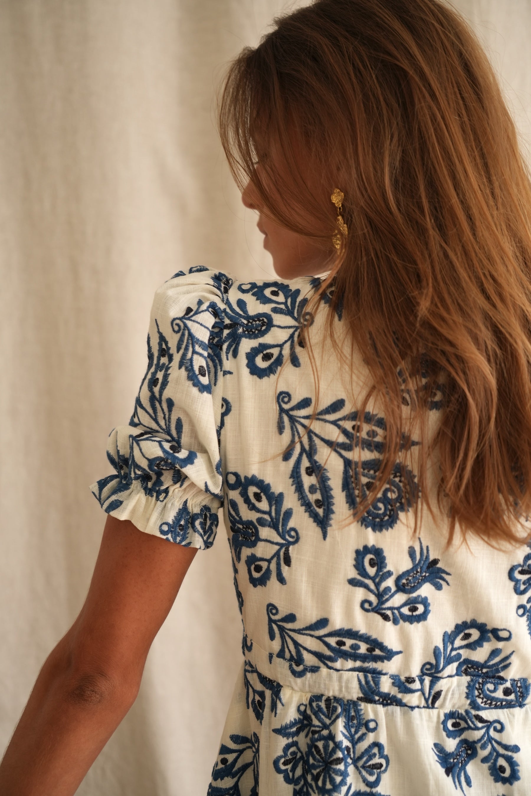 Robe Solstice brodée bleu